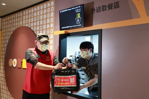 台灣第一間麥當勞40年改裝開幕!5大亮點:座位數更多、送餐到桌 ▲新增外送取餐分流,讓內用、外帶不卡卡。(圖/記者葉政勳攝)