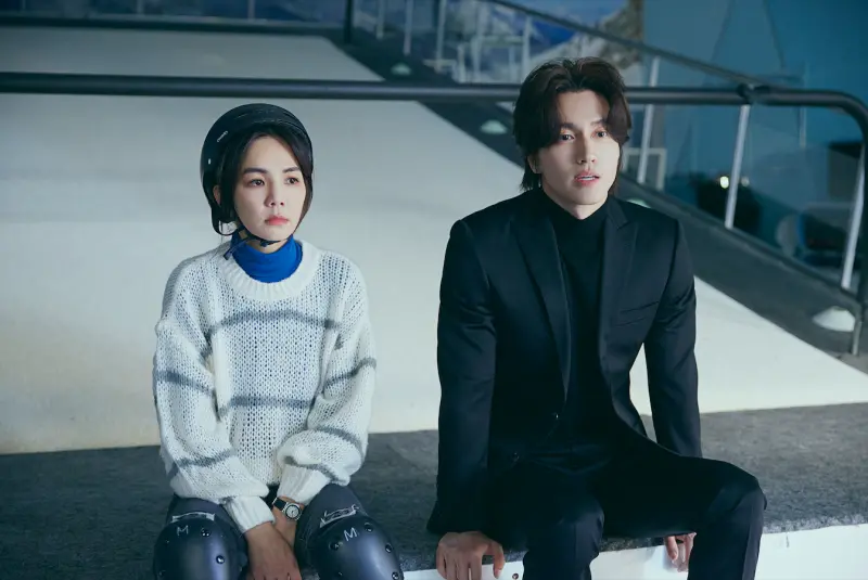 ▲Ella（左）邀約言承旭出演新歌MV男主角，沒想到等了對方2周才得到回應。（圖／勁樺娛樂提供）