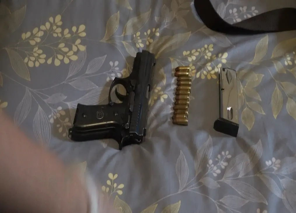 ▲彰化洪姓男子販毒還被搜出手槍 收押！(圖/記者鄧力軍翻攝)