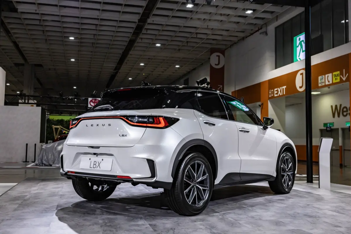 ▲Lexus最便宜小休旅、全新LBX今（28）在台北車展中亮相，Lexus公開5款車型預接單價，最低133萬元起。（圖／翻攝Lexus臉書）