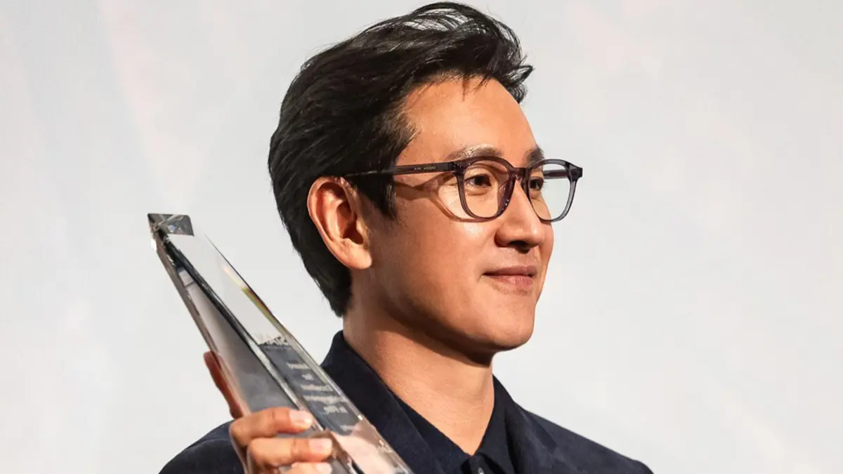 ▲李善均今天出殯，許光漢、河正宇等藝人追悼畫面曝光，全道嬿哭到要靠人攙扶。（圖／翻攝自hoduent IG）