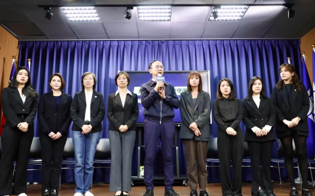 ▲朱立倫今率國民黨不分區立委、區域立委、民代召開記者會，要針對社會安全補破網。（圖／國民黨提供）