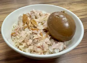 雞肉飯+滷蛋=台版親子丼！日本人全認同　內行揭只能算「親戚丼」
