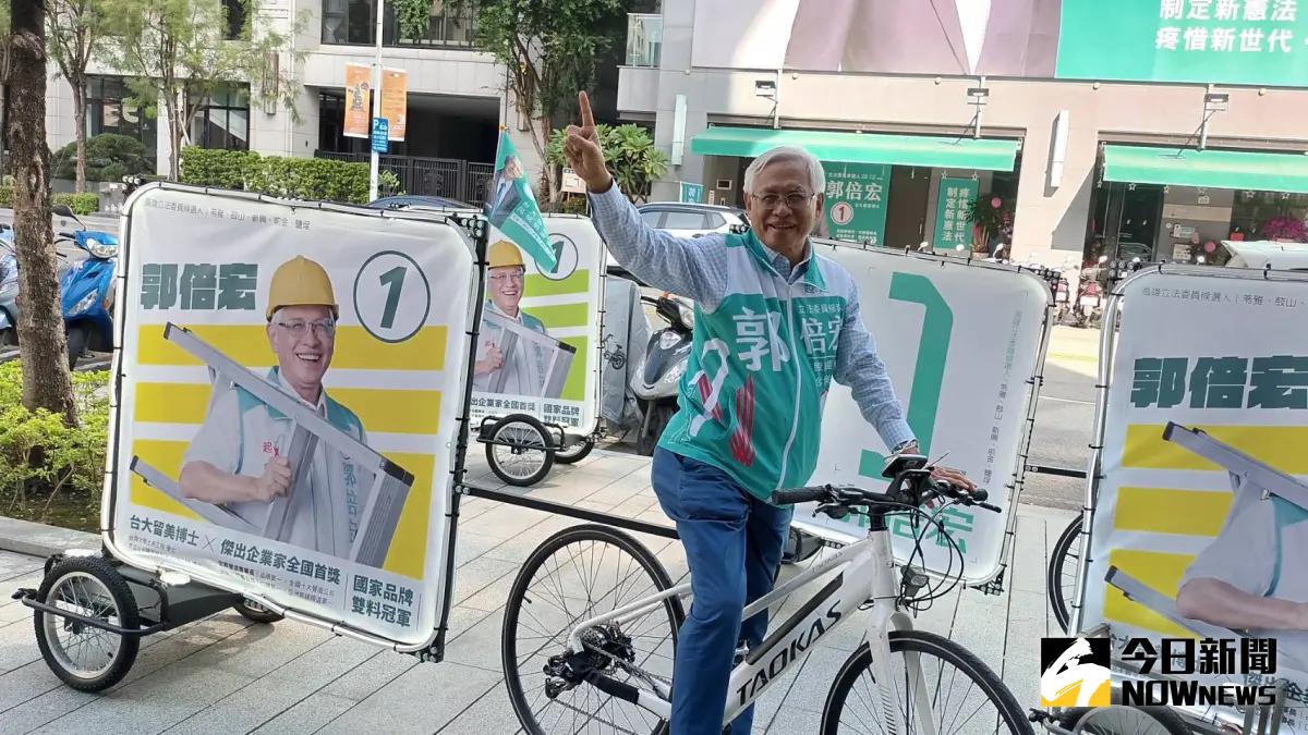 ▲郭倍宏不僅親自感受一下這輛行動載具的魅力，還心有所感的呼籲選民給他機會，讓他進入立法院為扶植在地青創產業打拚。（圖／記者郭凱杰攝.2023.12.29）