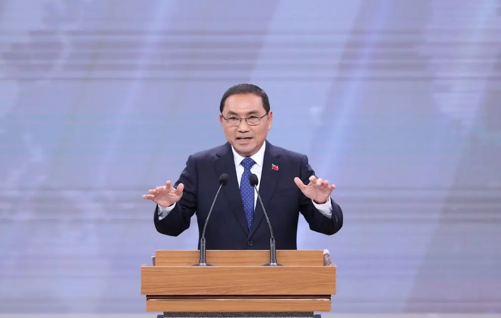 ▲有媒體代表詢問三位候選人如何看待蔡英文總統外交關係與「小英路線」，侯友宜砲轟賴清德，如果「小英路線」走得通，為什麼斷了9個邦交國？（圖／台北市攝影記者聯誼會提供） 