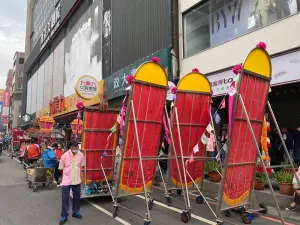 ▲雲林斗六之宮廟一群200人多浩浩蕩蕩進行廟會遶境，並準備前往沙陶宮、永華宮參香（圖／台南市警察局第二分局提供）