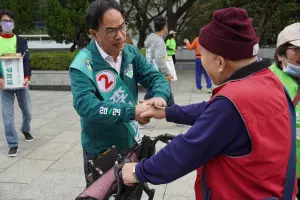 科工館與民眾拜票 李昆澤:推動科工館升級為科學教育園區