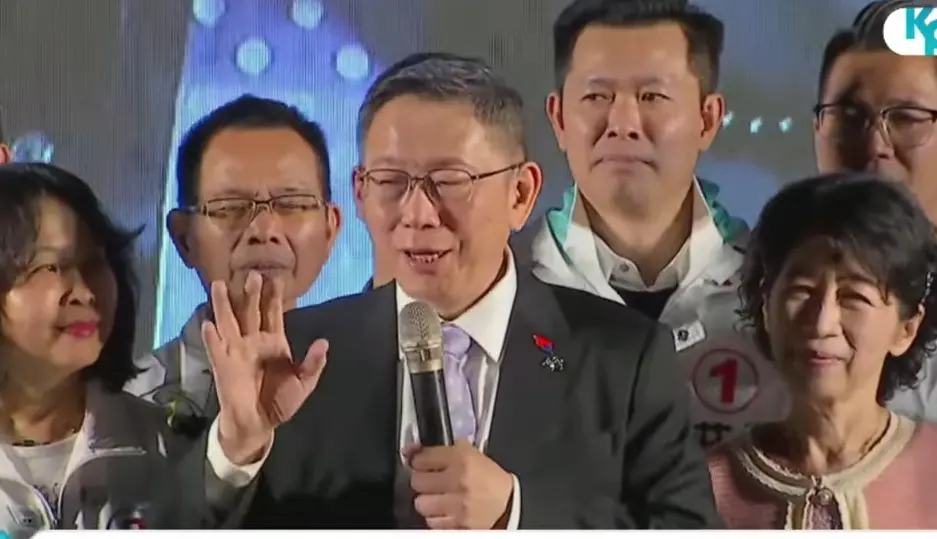 ▲柯文哲演講時自曝父親重聽已無法和他講電話，一度難過哽咽。（圖／翻攝柯文哲YT，2023.12.30）