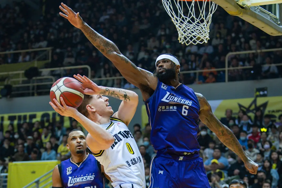 ▲攻城獅洋將克拉是移動能力出色的長人，給予球隊防守更多彈性，同時本土球員也更感壓迫上去。（圖／PLG提供）