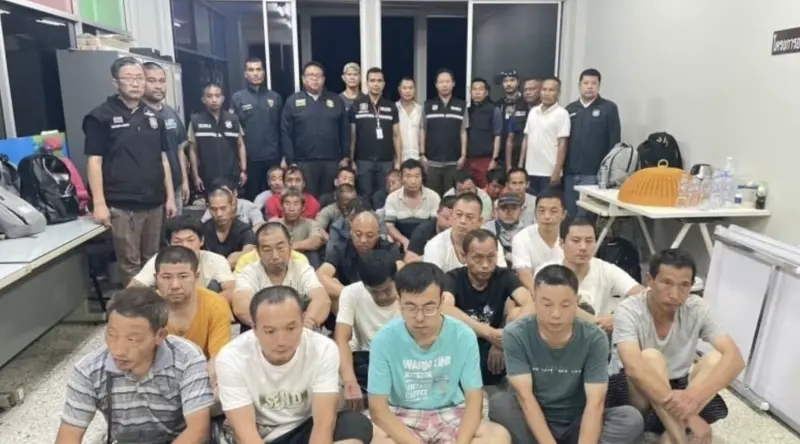 ▲泰國政府逮捕58名在當地非法工作的中國人。 (圖／翻攝自Thaiger)