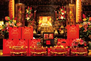 有喝有保庇!大甲鎮瀾宮媽祖加持cama、茶湯會聯名「最靈驗月老」 ▲媽祖加持cama café「Bean so Lucky」春節禮盒,有求 Bean 應。(圖/cama café 提供)