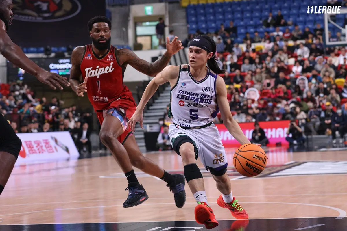 ▲蔣淯安以及朱億宗因傷缺席，高錦瑋頂上主控位置，得到23分9助攻2籃板。（圖／T1聯盟提供）