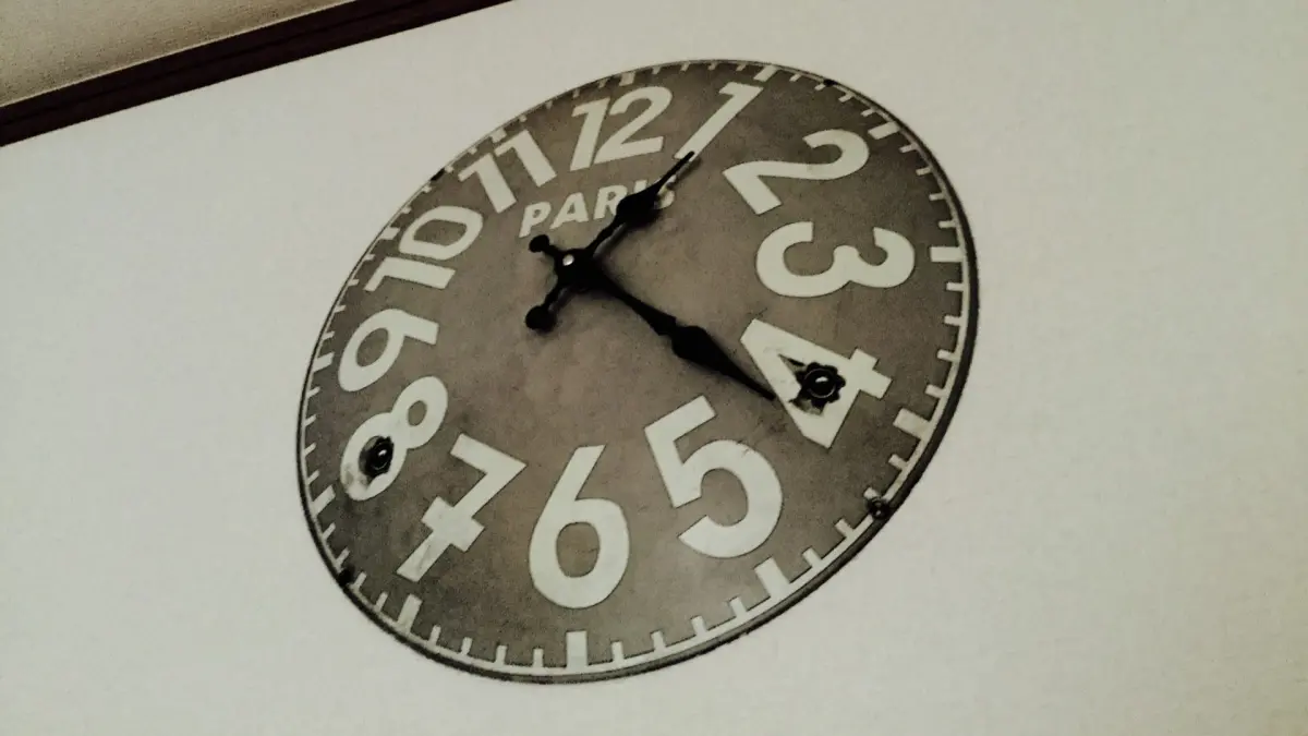 ▲失眠、睡不好會影響健康，若睡不夠可能引起心跳不穩、心律不整，醫師建議睡前別碰「3種」食物。（圖／取自photoAC）