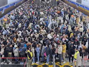 跨年夜人潮爆量 北捷運量238萬餘人次較去年增加22.1萬