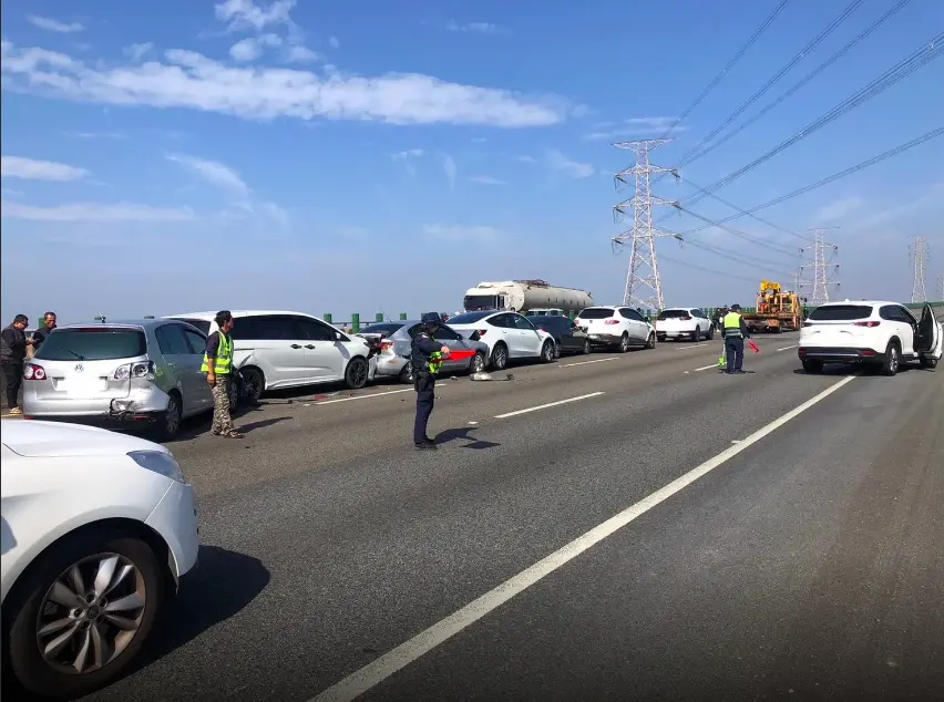 ▲國道3號台中路段，1日上午發生8車連環撞事故。（圖／翻攝畫面）