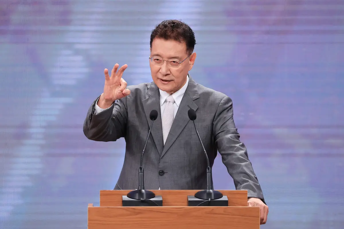 ▲趙少康在副總統辯論會上宣布，請辭中廣董市長。（圖／台北市記者聯誼會提供）