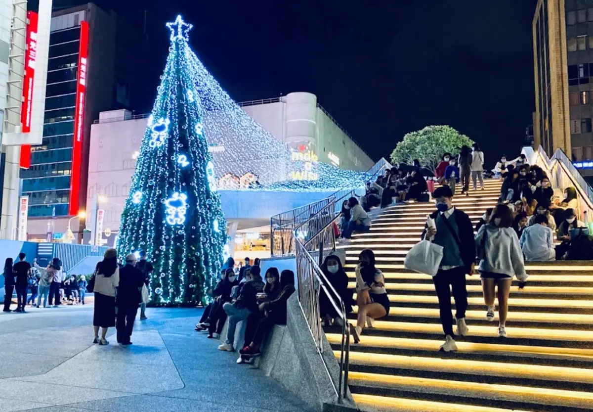 ▲中山捷運站近幾年聲量爆發，單日平均運量已經突破9萬人，排名台北捷運觀光商圈第三名的位置，不少人都好奇中山商圈怎麼逛。（圖/Google評價）