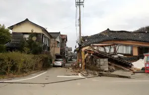 日本石川7.6強震釀災!民宅倒塌掀漫天塵土 受災瞬間曝光