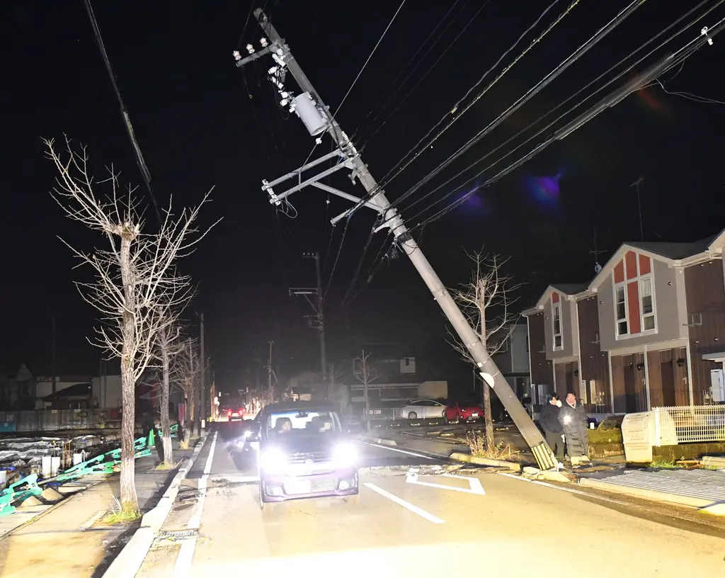 ▲日本石川縣1日下午發生規模7.6強震，截至當地時間傍晚9點左右前後傳出約30起餘震。（圖／美聯社／達志影像）
