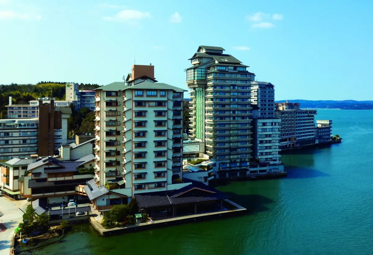 ▲第49屆日本旅館百選排行榜日前揭曉，溫泉飯店加賀屋連續2年蟬連冠軍，但日本石川縣昨日剛遇7.6強震，位處石川縣的加賀屋也傳出災情。（圖／翻攝《旅行新聞》官網）