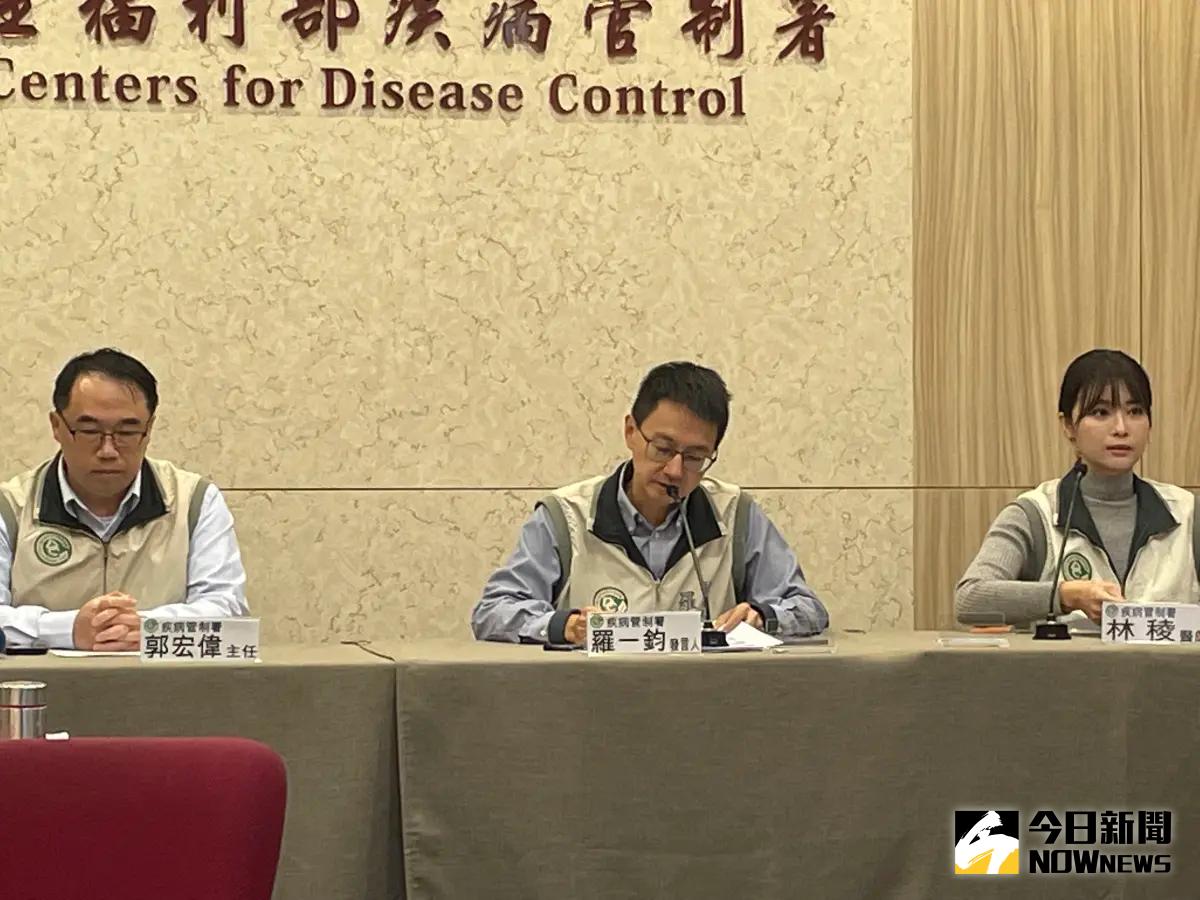▲衛福部疾管署今（2）日舉行例行記者會，並公布上週上週平均每日新增360例新冠肺炎併發症本土確定病例。（圖／記者林志怡攝，2024.01.02）
