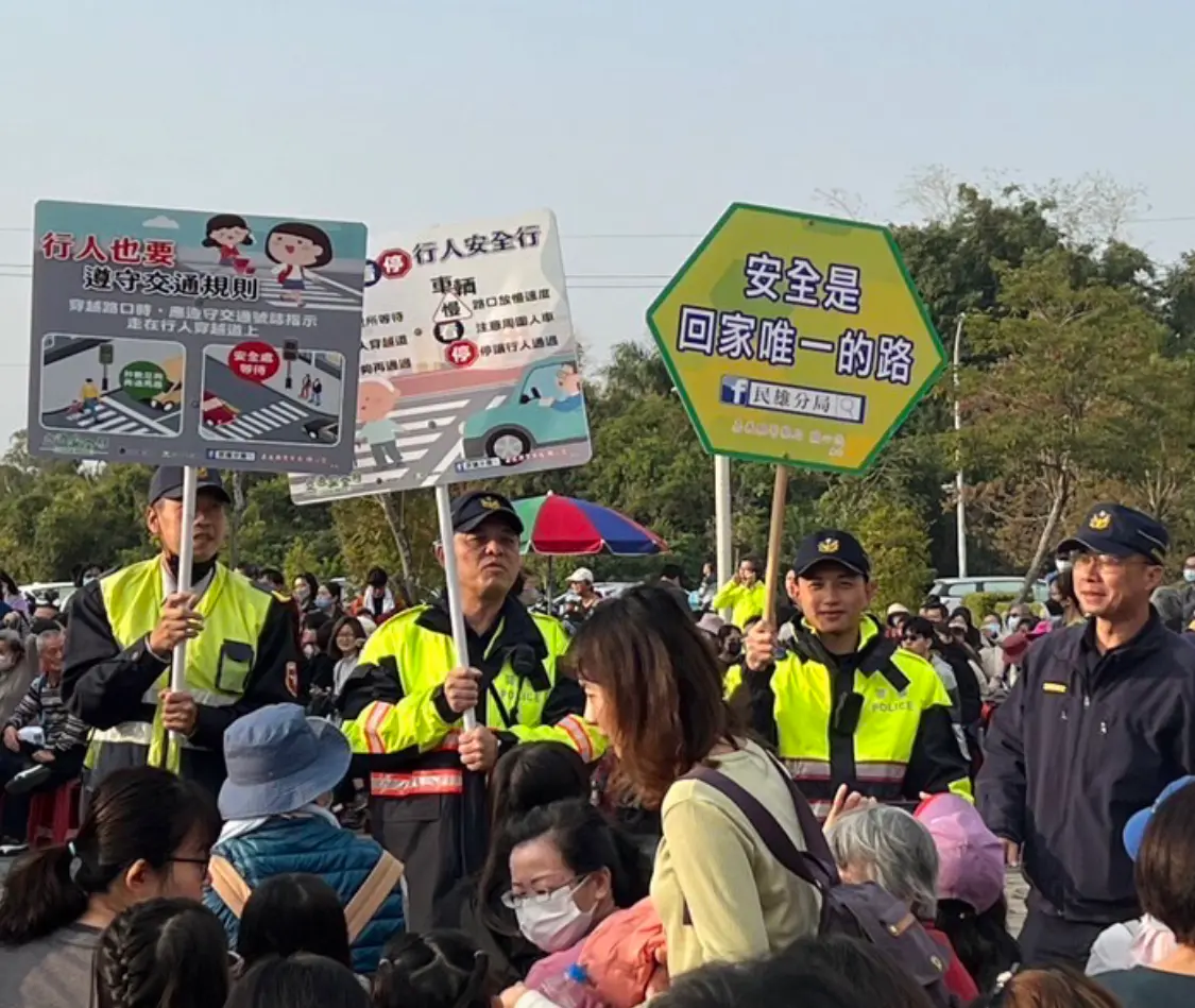 ▲本次宣導活動由民雄分局於活動會場進行交通安全及禮讓行人觀念宣導（圖／嘉義縣警察局民雄分局提供）