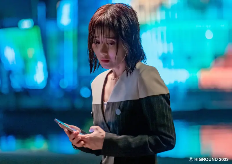 ▲劇中,張娜拉被黑衣人尾隨並推落橋下。(圖/Hami Video)