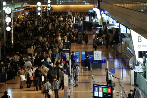 約2萬人行程被打亂！羽田機場擦撞事故　近100航班遭取消
