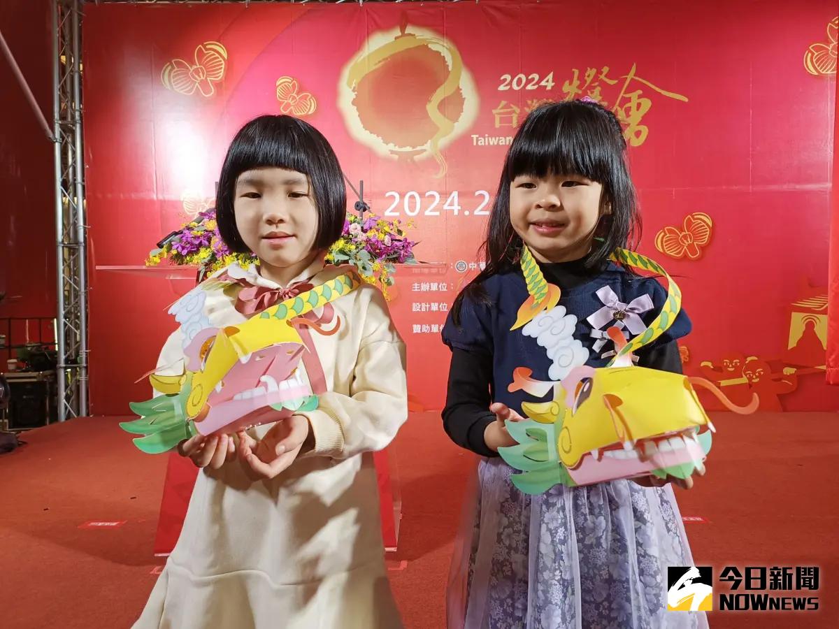 ▲每年最受歡迎的小提燈也以生肖龍為主題，將龍變身為「小龍包」，內還藏有設計巧思，兼具玩具收藏功能。（圖／記者許若茵攝，2024.01.03）