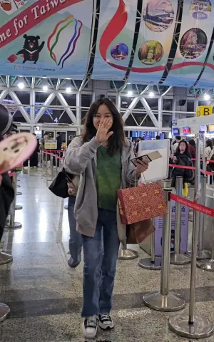 ▲韓國女星金世正在機場遭網友野生捕獲，金世正拿「臺南400」提袋超吸睛（圖／台南市政府提供）