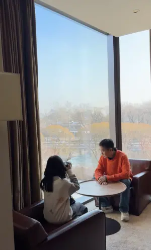 ▲9歲攝影師笙笙專業拍攝模樣。(圖/笙笙Instagram) ▲9歲攝影師笙笙專業拍攝模樣。(圖/笙笙Instagram)