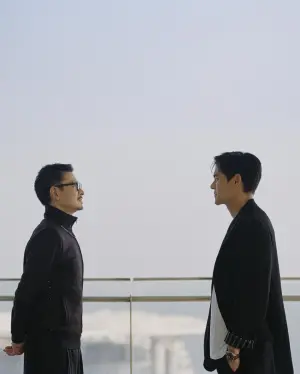 ▲攝影師笙笙合作劉德華(左)、彭于晏(右)拍攝電影《潛行》宣傳照。(圖/笙笙Instagram) ▲攝影師笙笙合作劉德華(左)、彭于晏(右)拍攝電影《潛行》宣傳照。(圖/笙笙Instagram)