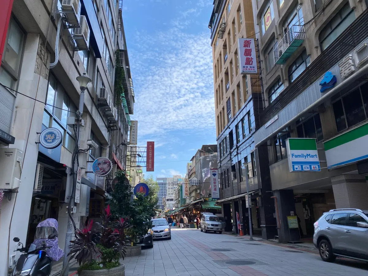 ▲一名月薪3萬元的網友去年9月衝動申請新青安貸款，買總價1200萬元的預售屋，但每月還款金額讓他崩潰，周末兼差也補不了。（示意圖／記者徐銘穗攝）