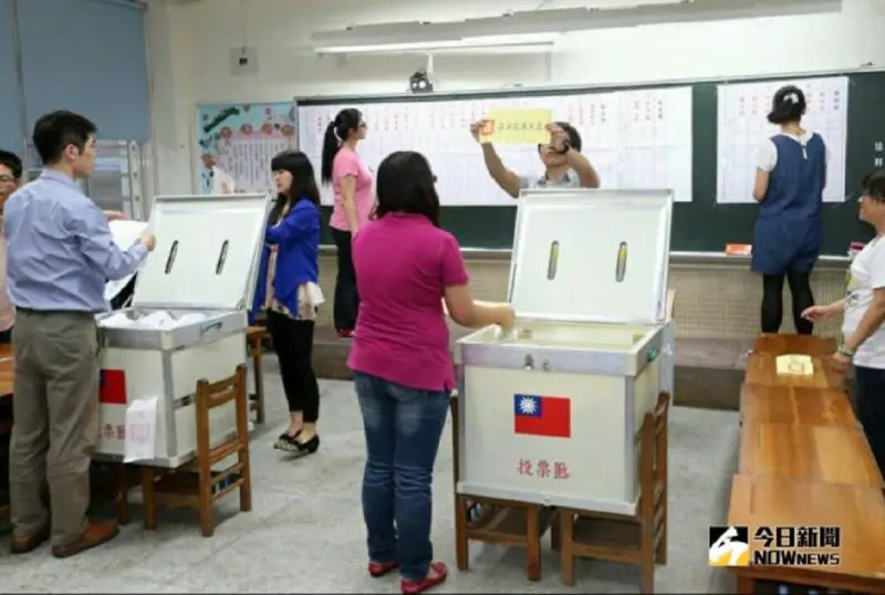 2024大選戰況激烈！北中南投票所一早擠爆　上午7點湧進人潮排隊