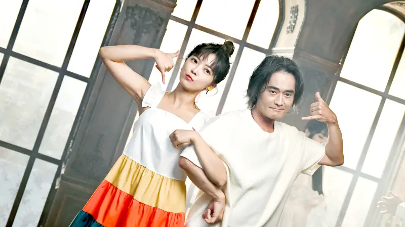 ▲翁鈺鈞（左）新歌MV邀來江國賓陪跳舞，兩人狂跳16小時，跳到腿都麻了。（圖／三立藝能提供）