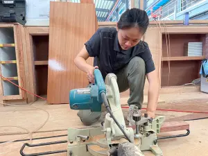 勞動部雲嘉南分署職訓助女體育老師轉行當木工
