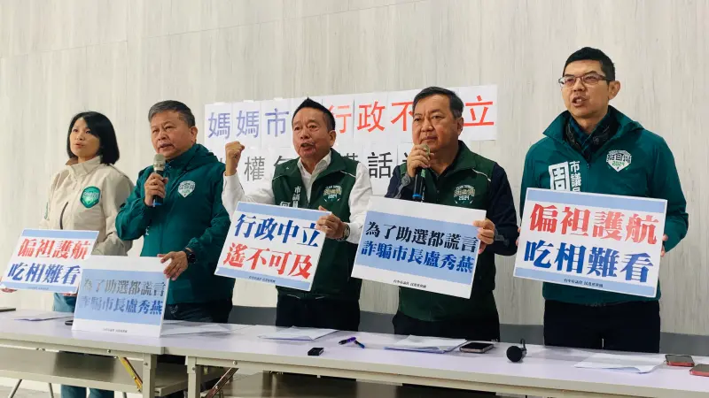 ▲台中市議會民進黨黨團批評盧秀燕市長行政不中立,將所有市府參與到的建設都灌水成藍營小雞政績。(圖/記者顏幸如攝,2024.01.04)