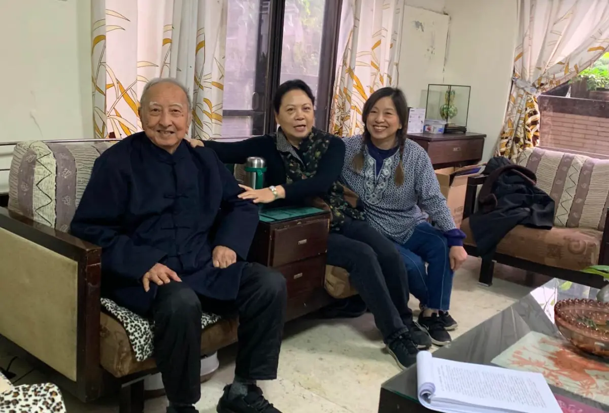 ▲司馬中原（左）14天前才開心與家人相聚，沒想到卻突然病逝。（圖／翻攝司馬中原臉書）