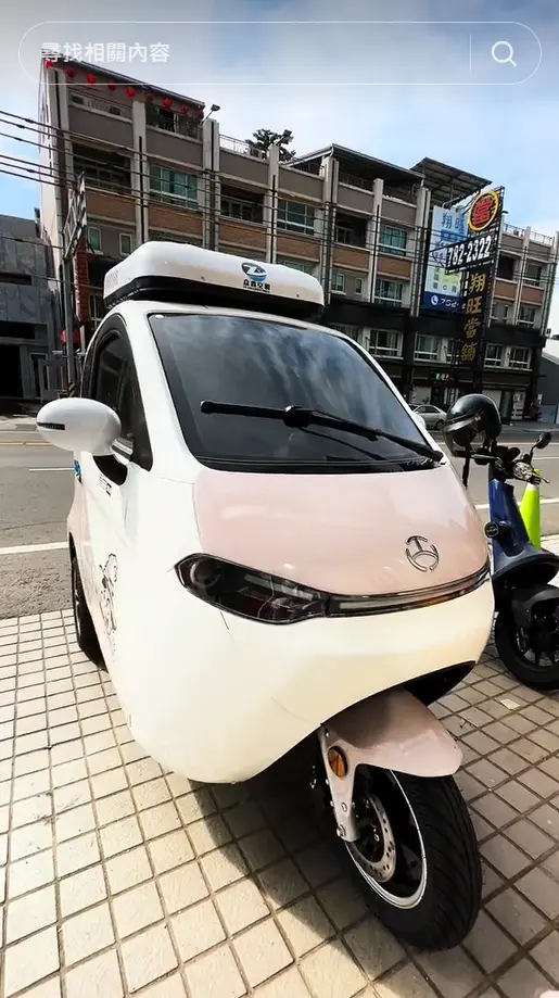 ▲電動嘟嘟車目前在台無路權,上路將被開罰並沒入,但業者引進後向民眾宣稱只要遵守交通規則,就不會被警察刁難。(圖/翻攝TikTok)