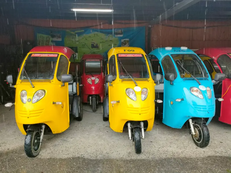 ▲電動嘟嘟車因為造型吸睛、抗小雨，被外界視為是助攻地方觀光一大利器。（圖／記者陳詩雨攝）