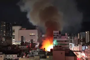 北九州商店街狂燒13小時！35建築被燒毀　店家嘆：不知能否營業
