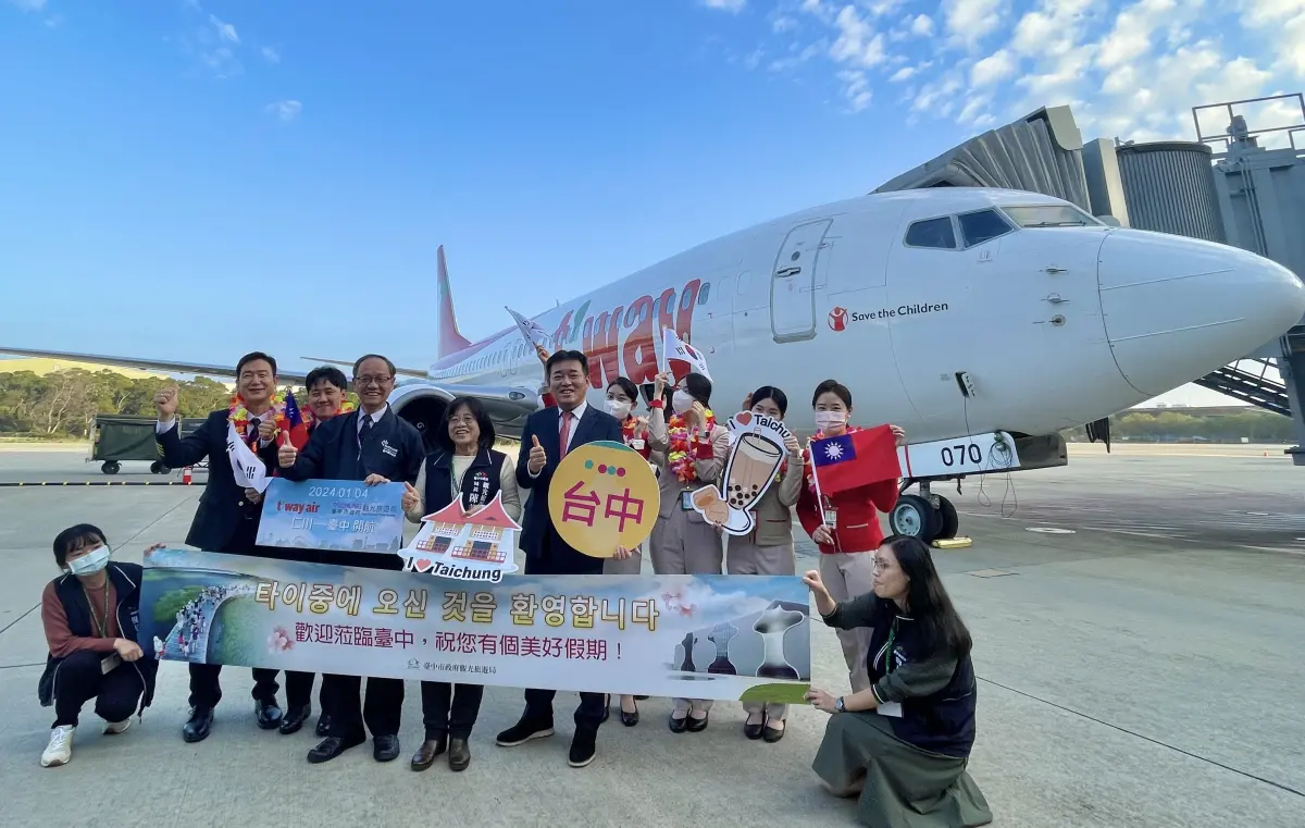 ▲德威重啟仁川台中航線，天天一班直飛，復航首班機滿載189遊客今飛扺台中。（圖／市府提供）