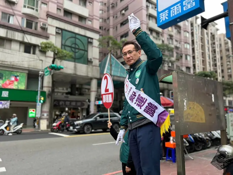 ▲鄭運鵬表示,當初明明多次尋求鄭運鵬辦公室協助,卻在選舉期間污衊見不到人。可見牛議員五年間不僅政黨變變變,同時為了選舉,心態也變了。(圖/翻攝「鄭運鵬」臉書)