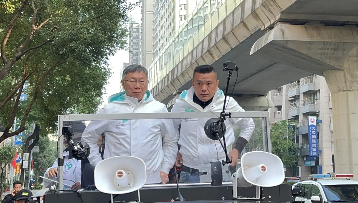 ▲柯文哲今到台中市車隊掃街，由主委江和樹相陪。（圖／記者顏幸如攝，2024.01.05）