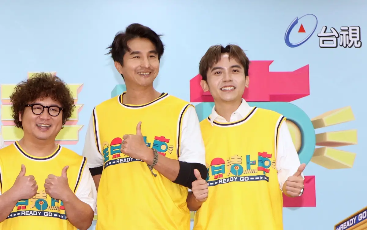 ▲黃豪平（右一）透露，他尾牙大概接了10幾場，非常謝謝廠商愛戴。結果被王少偉開玩笑爆料，「他最關心黃子佼丟出來的工作量。」（圖／記者陳明中攝影）