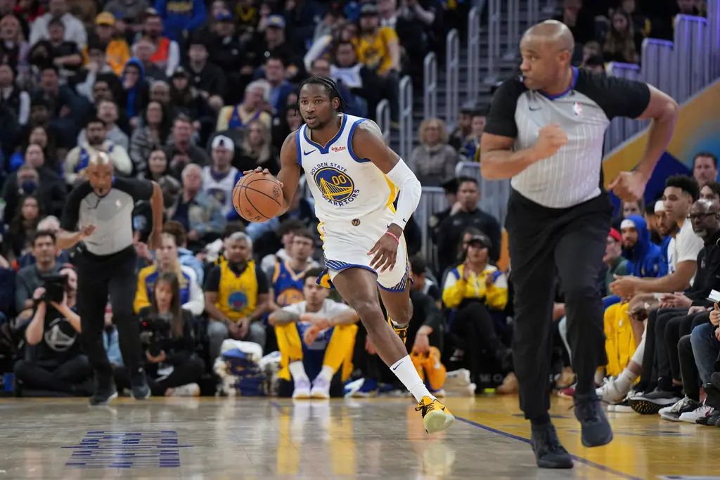 ▲金州勇士今（5）日以127:130遭到丹佛金塊絕殺，球隊年輕前鋒Jonathan Kuminga在第三節中後段之後就沒有再上場過，引起外界對調度的質疑。（圖／美聯社／達志影像）