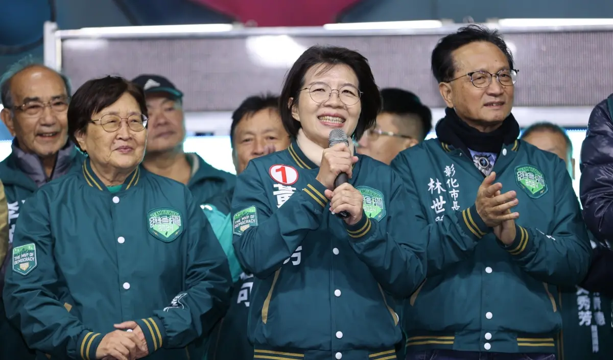 ▲黃秀芳因擔任周清玉（左）的省議員助理而踏入政壇，師徒倆情誼深厚。（圖／黃秀芳競總提供，2024.01.05）