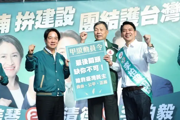 ▲賴清德總統候選人今天南下高雄，與民進黨左營楠梓立委候選人李柏毅參訪大義非營利幼兒園，認為李柏毅是一位真正了解政策且實在的立委後選人。（圖／李柏毅競辦提供）