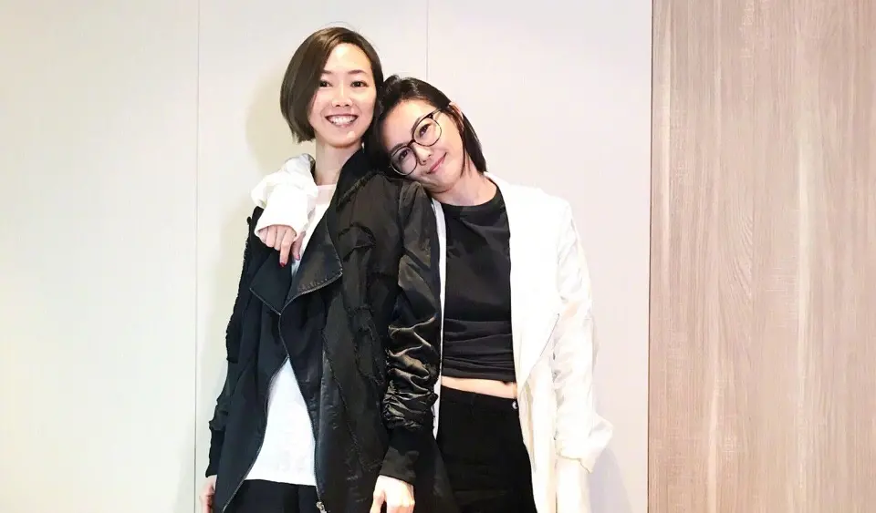 ▲孫燕姿（右）的妹妹孫燕美突然發文，宣布跟某人「不再是姐妹關係」。（圖／孫燕姿微博）