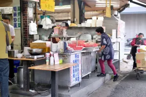 ▲位在台南海安路上的福生小食店，是經營超過半百的老店。（圖／記者葉盛耀攝）